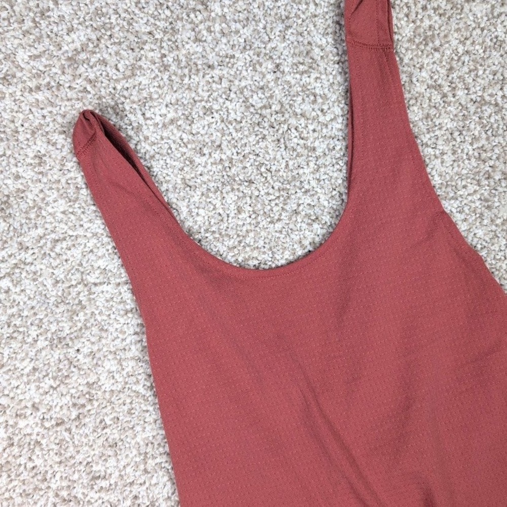 Nike Womens Running Tank Top Athletic Sleeveless Criss Cross Back - Small‎